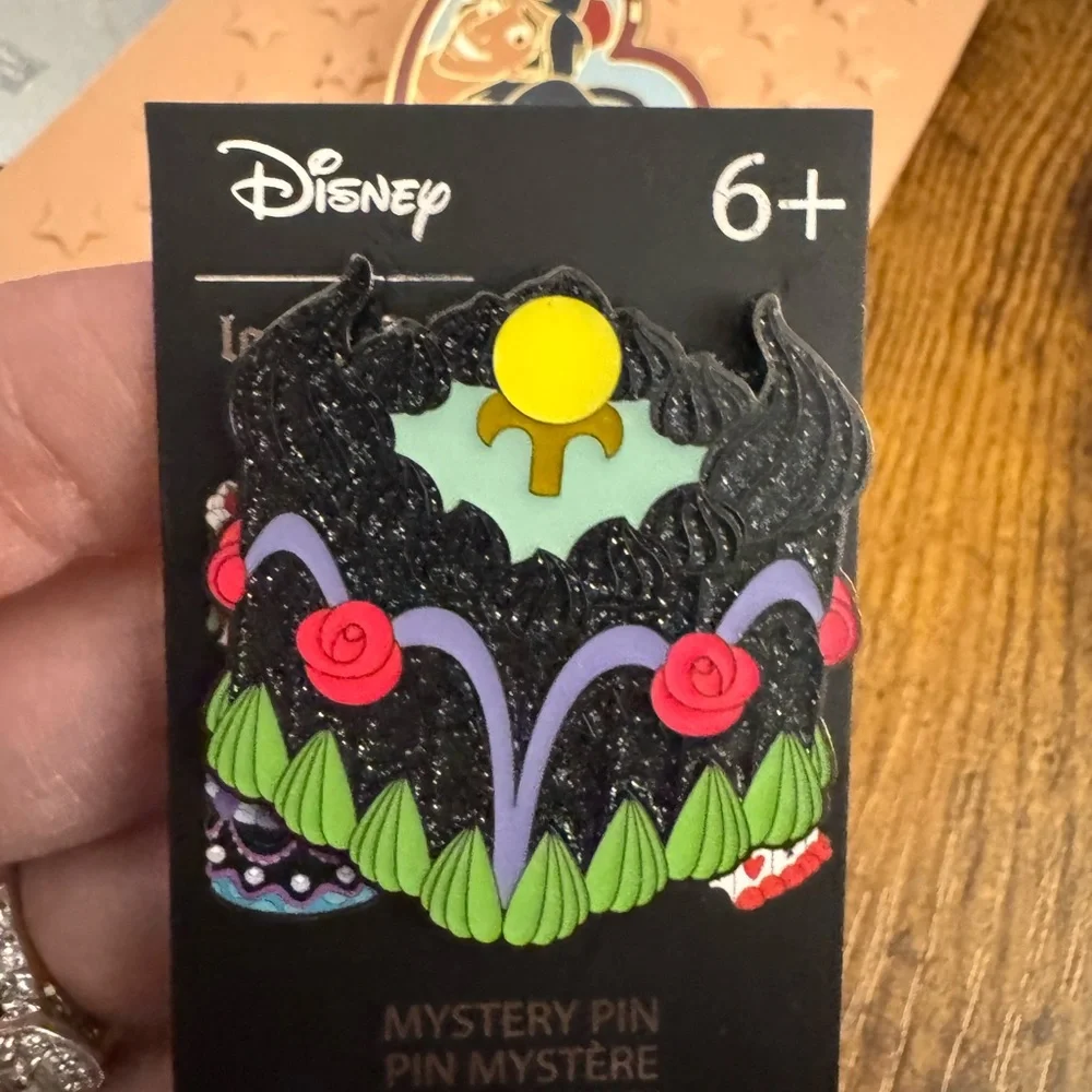 One “LOT” of excellent condition Disney Pins. 25 pins in total. - Picture 7 of 16
